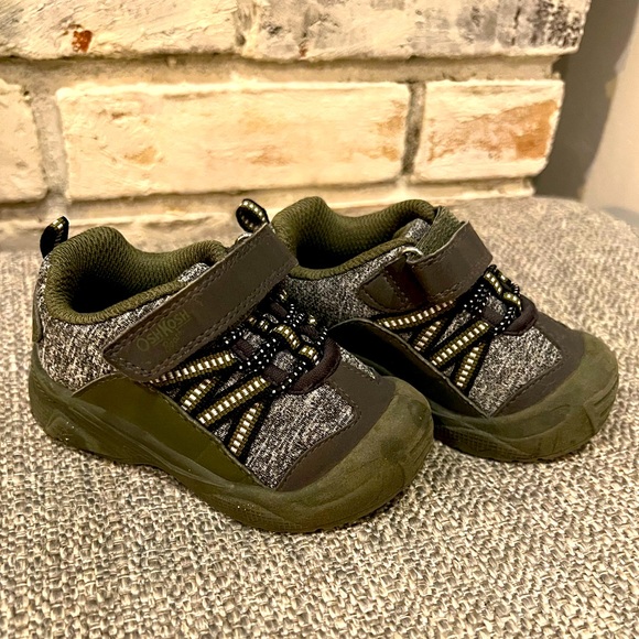 Oshkosh Toddler size 4 sneakers - Picture 1 of 5